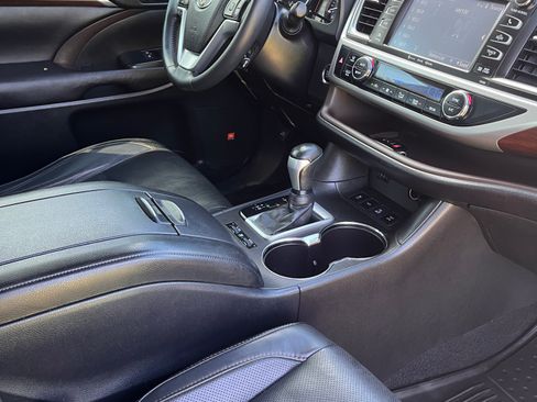 Used 2016 Toyota Highlander Limited AWD/4WD image 8