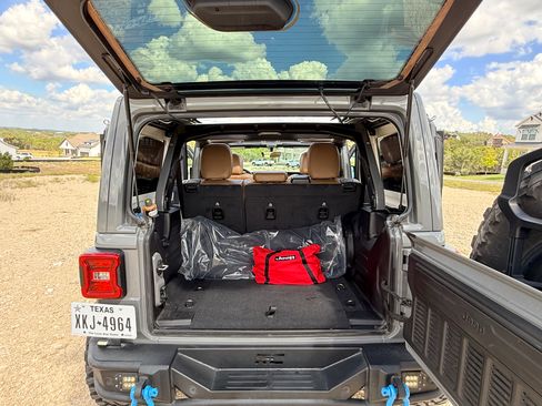 Used 2022 Jeep Wrangler Unlimited Rubicon 4xe w/ Cold Weather Group image 17