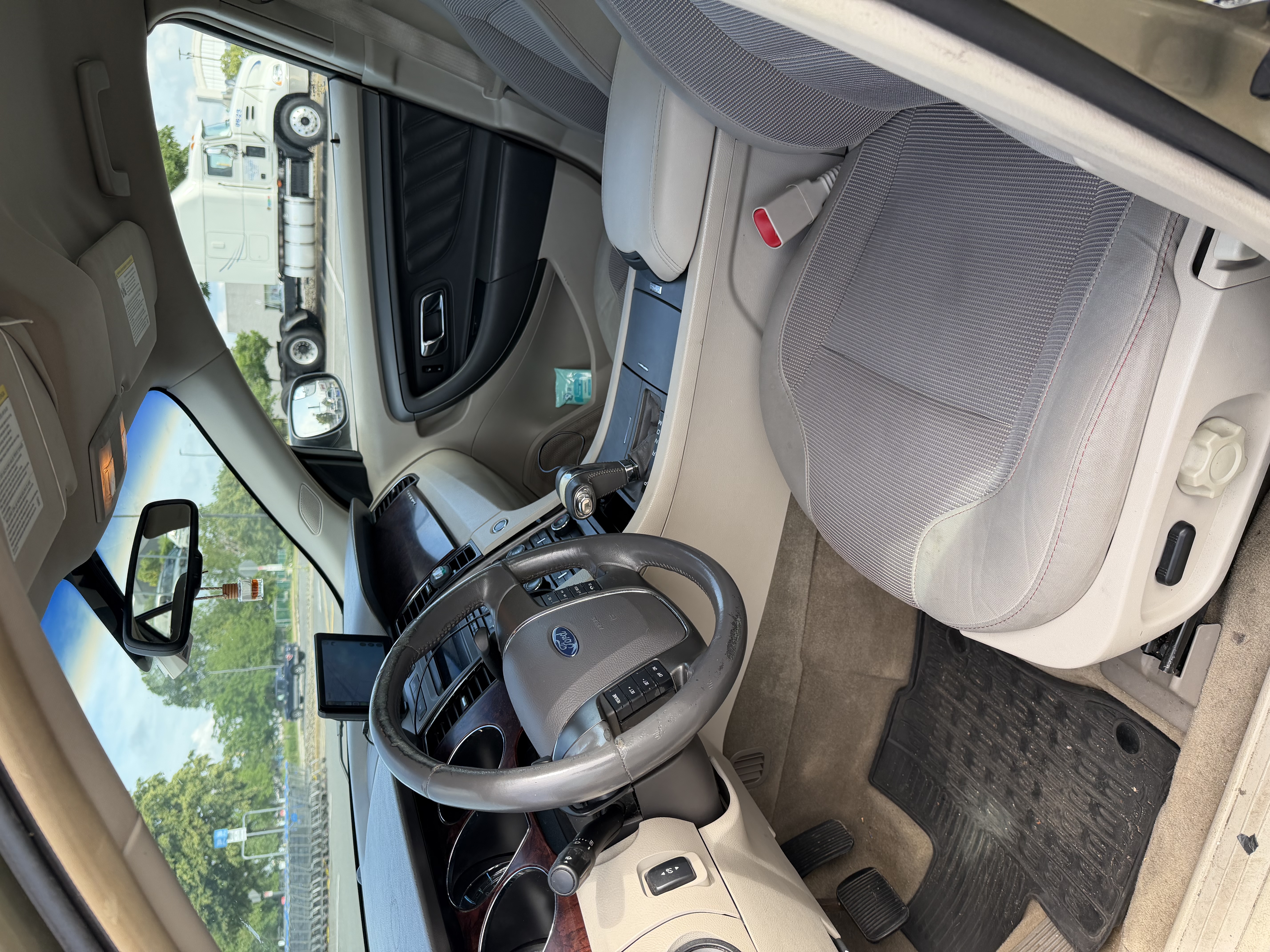 Used 2012 Ford Taurus SEL FWD image 13