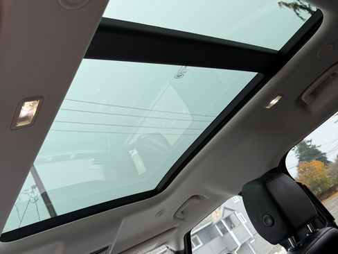 Used 2024 Land Rover Defender 110 S image 14