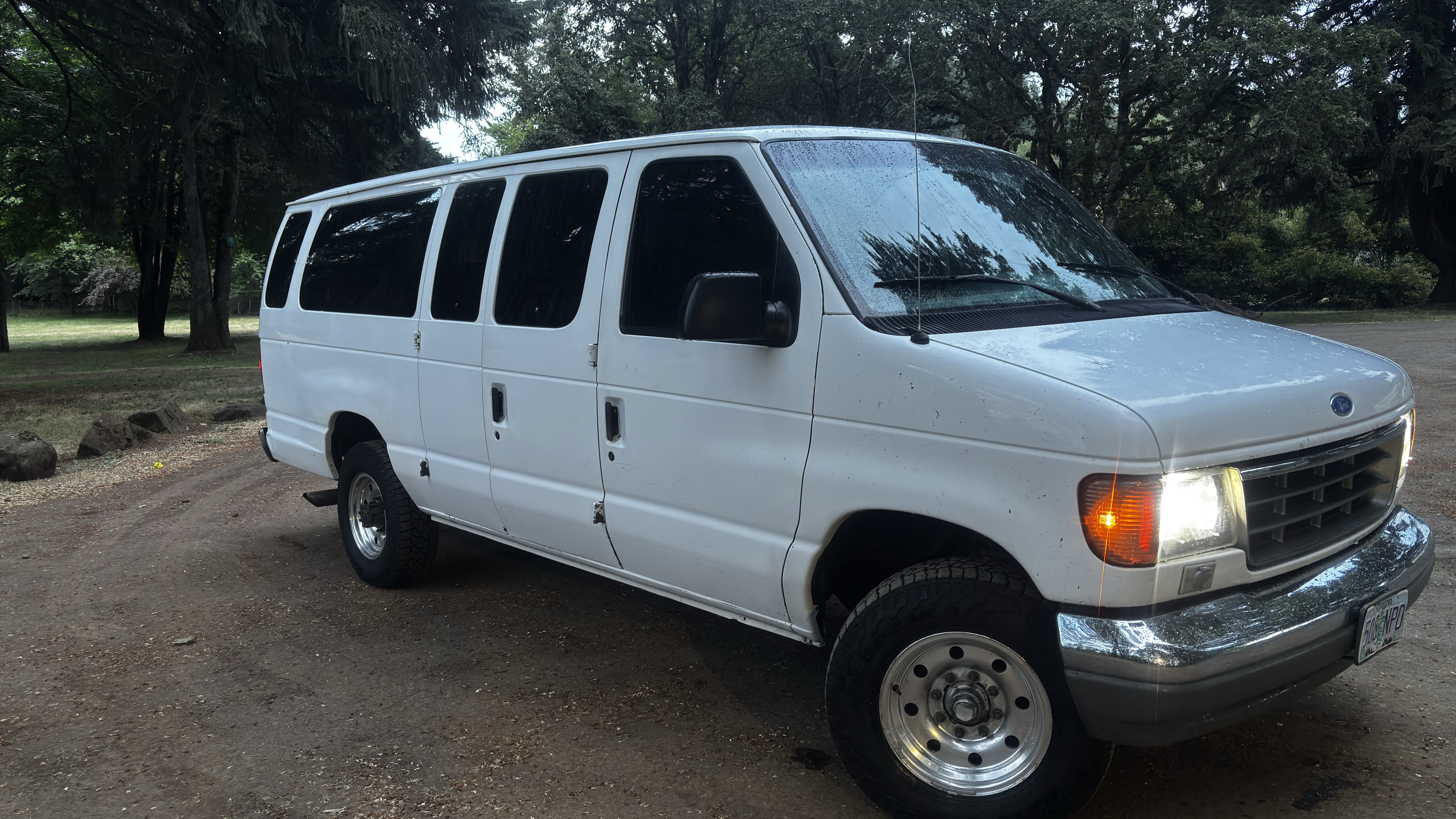 Used 1995 Ford E-350 and Econoline 350 Club Wagon RWD image 2