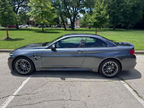 Used 2018 BMW M4 Convertible RWD image 2