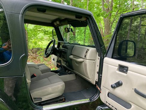 Used 2004 Jeep Wrangler Sahara w/ Dual Top Group AWD/4WD image 9