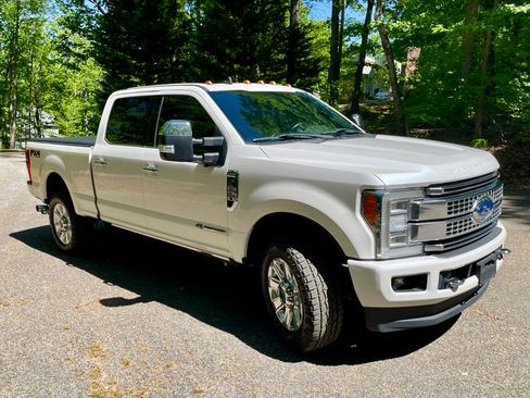 Used 2019 Ford F250 Platinum w/ Platinum Ultimate Package AWD/4WD image 4