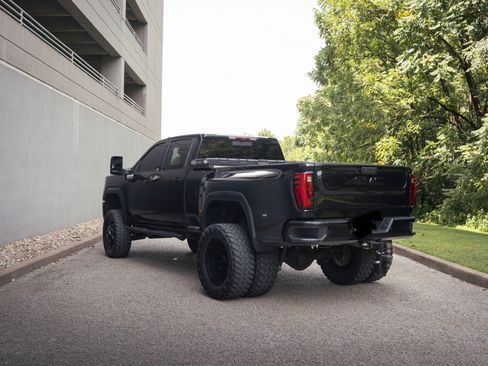 Used 2024 GMC Sierra 3500 Denali w/ Technology Package AWD/4WD image 2