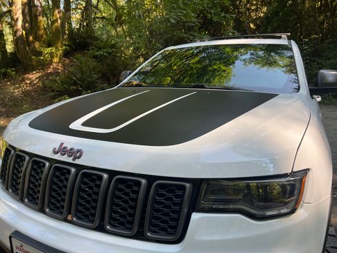 Used 2017 Jeep Grand Cherokee Trailhawk w/ Trailhawk Luxury Group AWD/4WD image 18