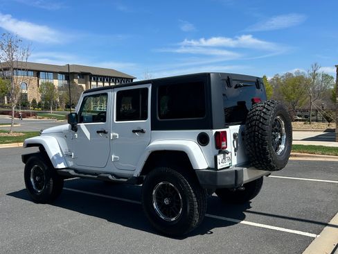 Used 2018 Jeep Wrangler Unlimited Sahara image 5