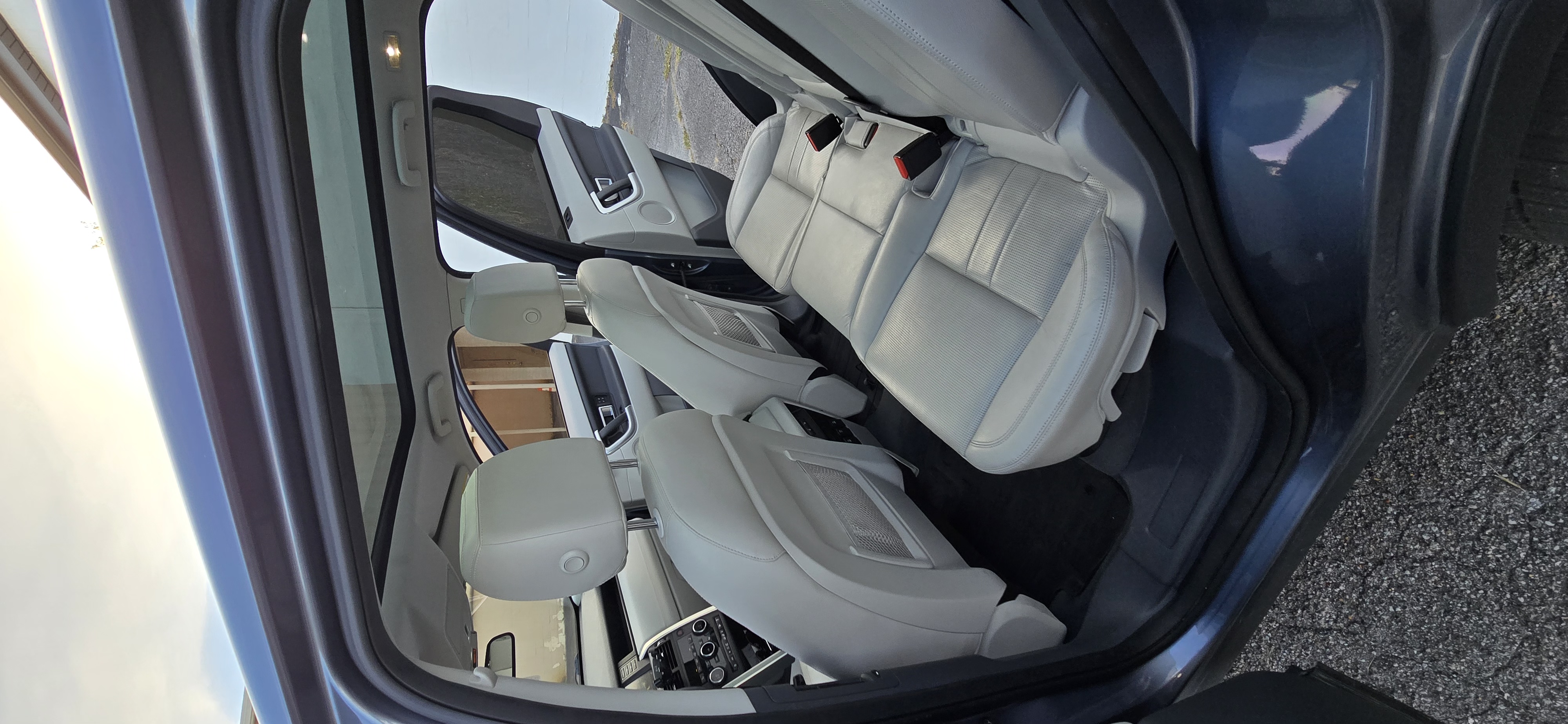 Used 2018 Land Rover Discovery Sport HSE AWD/4WD image 11