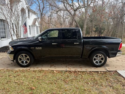 Used 2016 RAM 1500 Laramie w/ Convenience Group image 6