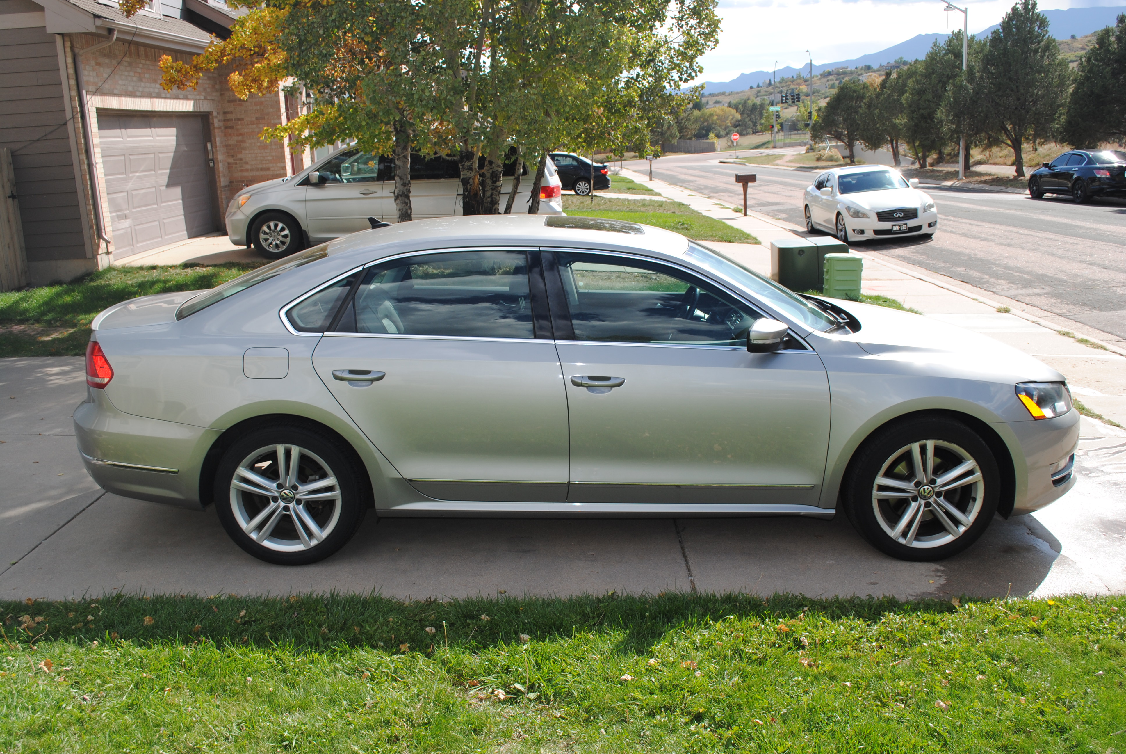 Used 2013 Volkswagen Passat TDI SEL Premium FWD image 11