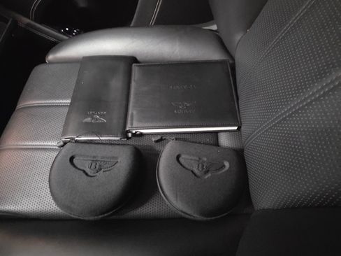 Used 2018 Bentley Bentayga Onyx Edition image 13