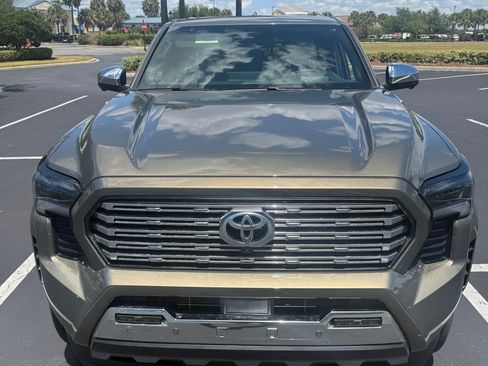 Used 2025 Toyota Tacoma Limited AWD/4WD image 2