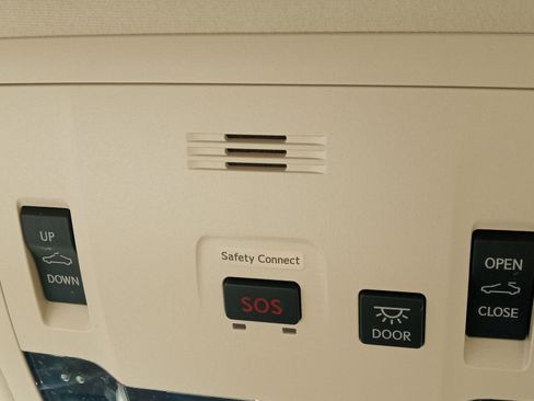 Used 2018 Lexus ES 350 w/ Luxury Package w/Wood Trim image 19