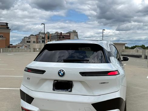 Used 2023 BMW iX xDrive50 w/ Sport Package AWD/4WD image 6