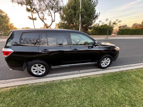 Used 2011 Toyota Highlander 2WD image 5