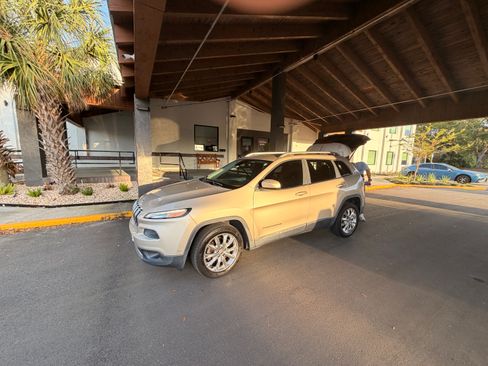 Used 2014 Jeep Cherokee Limited w/ Technology Group image 5