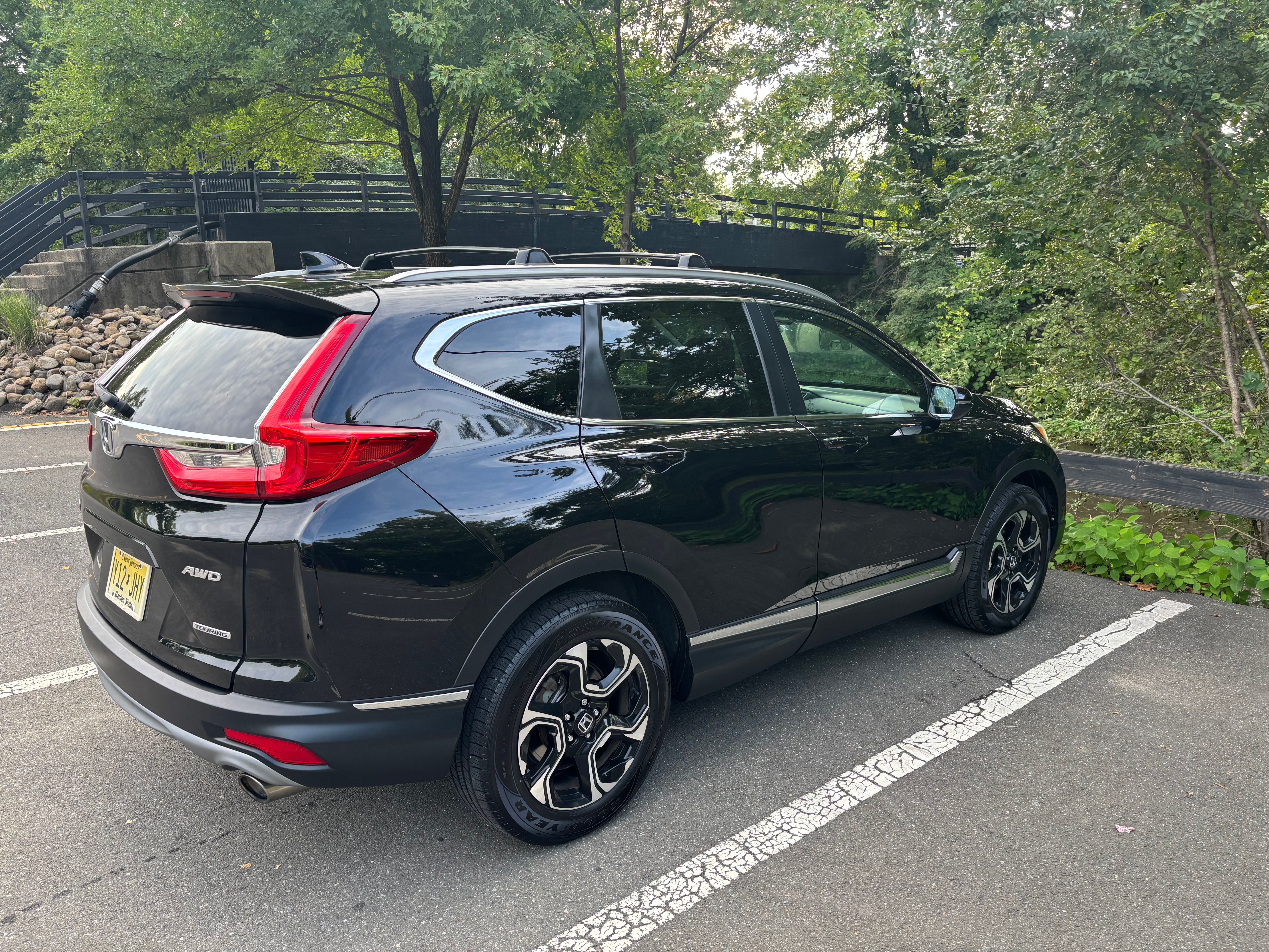 Used 2017 Honda CR-V Touring image 4