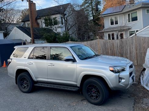 Used 2015 Toyota 4Runner SR5 image 2