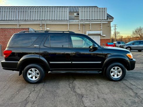 Used 2007 Toyota Sequoia SR5 image 9