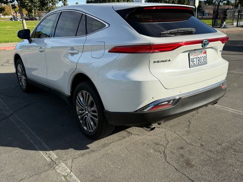 Used 2023 Toyota Venza Limited image 15