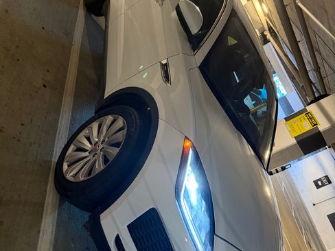 Used 2019 Jaguar E-PACE SE image 4