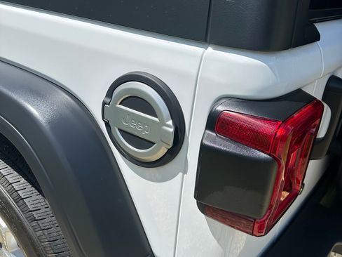 Used 2019 Jeep Wrangler Sport AWD/4WD image 8