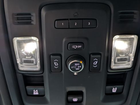 Used 2021 Chevrolet Suburban RST w/ Luxury Package image 30