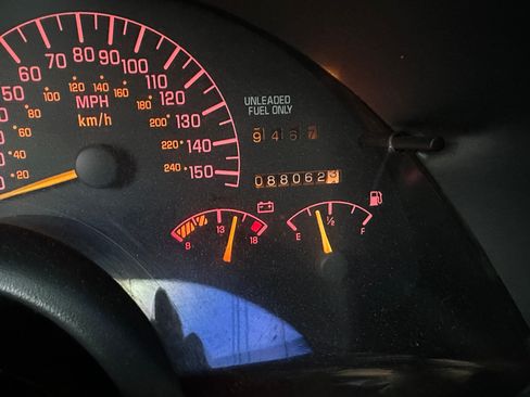 Used 1996 Pontiac Firebird Formula image 10