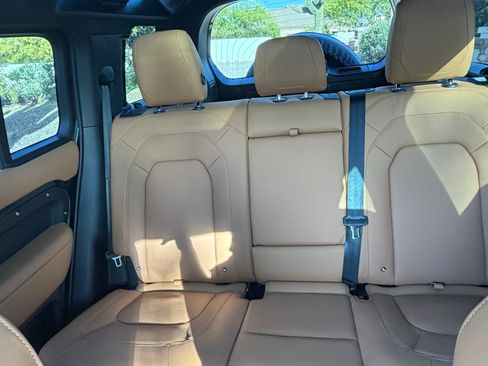 Used 2024 Land Rover Defender 110 SE image 13