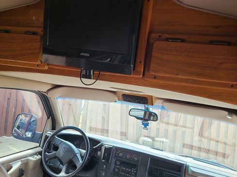 Used 2003 Chevrolet Express 1500 w/ Preferred Equipment Group 4 image 5