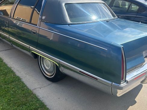 Used 1993 Cadillac Fleetwood Sedan RWD image 9