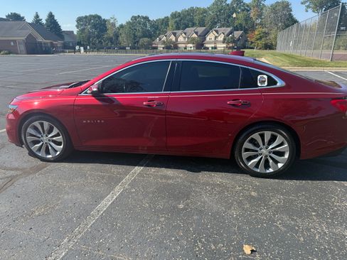 Used 2018 Chevrolet Malibu Premier w/ Premier Sun and Wheel Package image 2