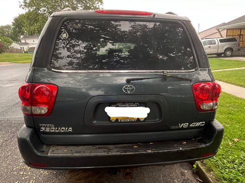 Used 2005 Toyota Sequoia SR5 AWD/4WD image 9