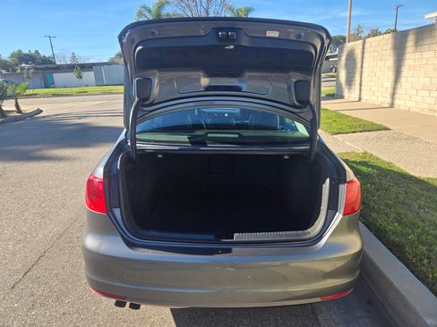 Used 2013 Volkswagen Jetta SE image 4