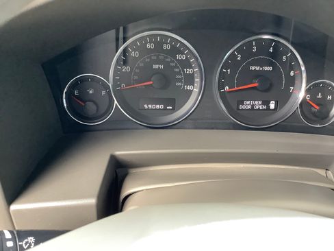 Used 2008 Jeep Commander Sport image 16