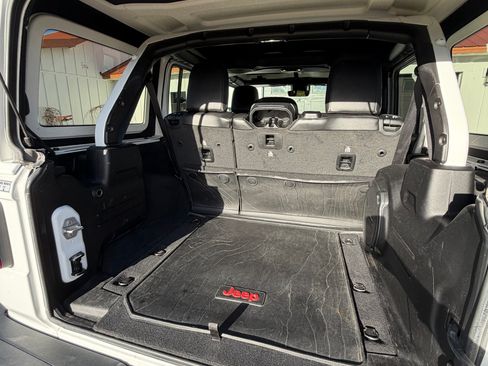 Used 2019 Jeep Wrangler Unlimited Rubicon w/ Advanced Safety Group image 14