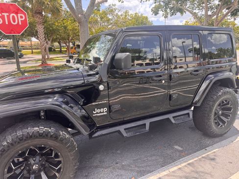 Used 2020 Jeep Wrangler Unlimited Sahara AWD/4WD image 9