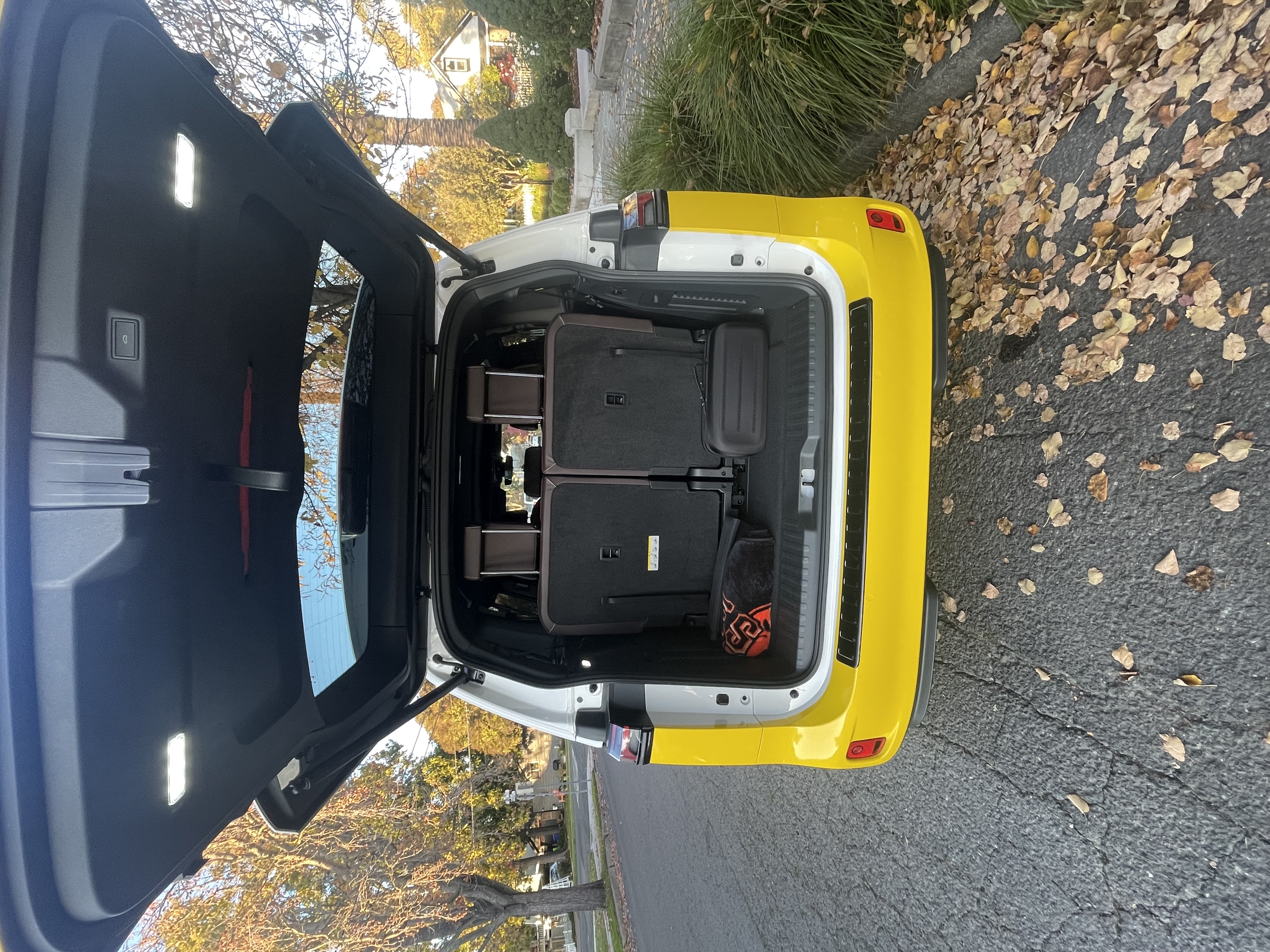 Used 2025 Volkswagen ID. Buzz Pro S RWD image 9