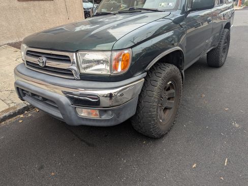 Used 2000 Toyota 4Runner SR5 image 4