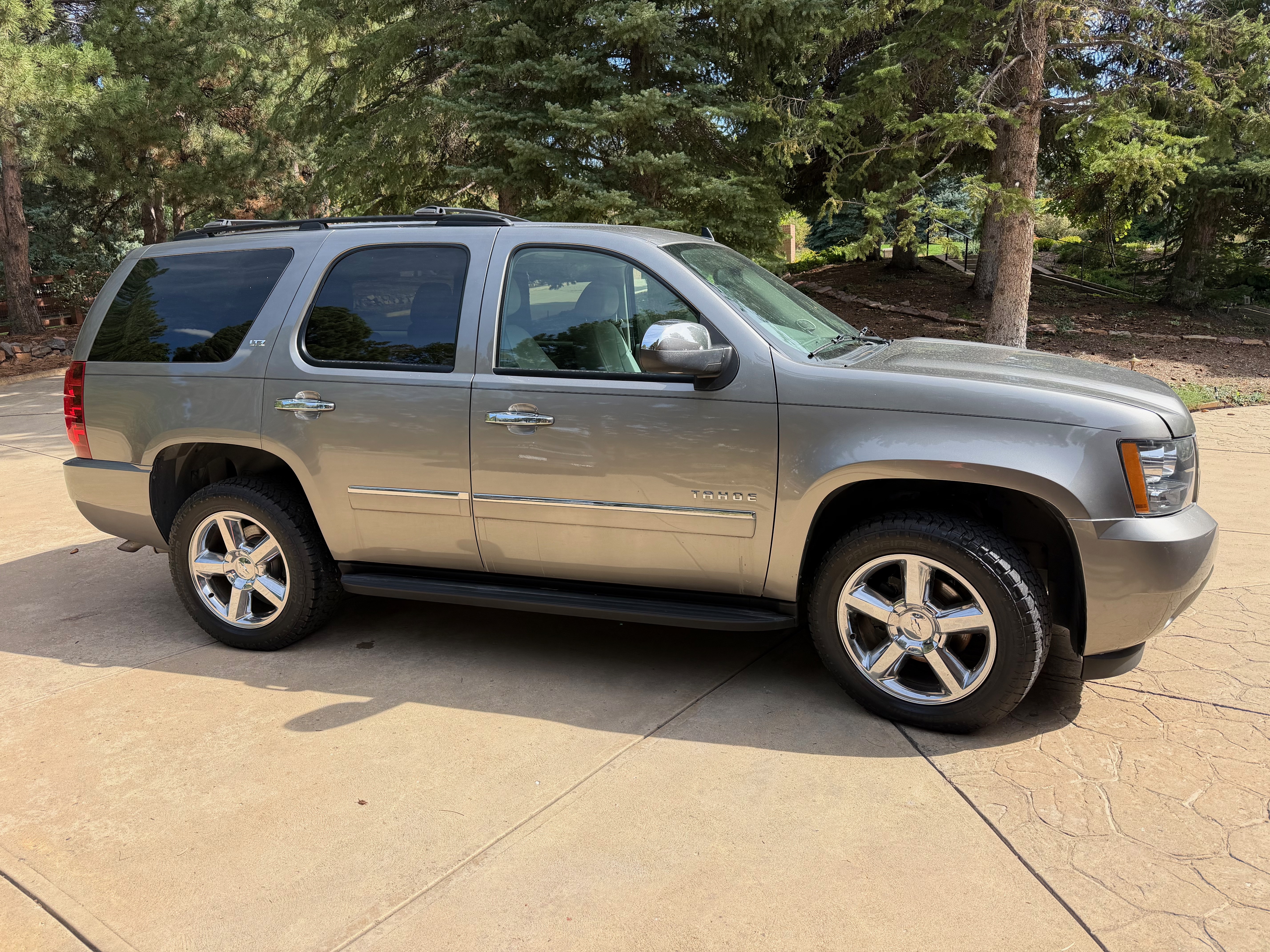 Used 2012 Chevrolet Tahoe LTZ AWD/4WD image 2