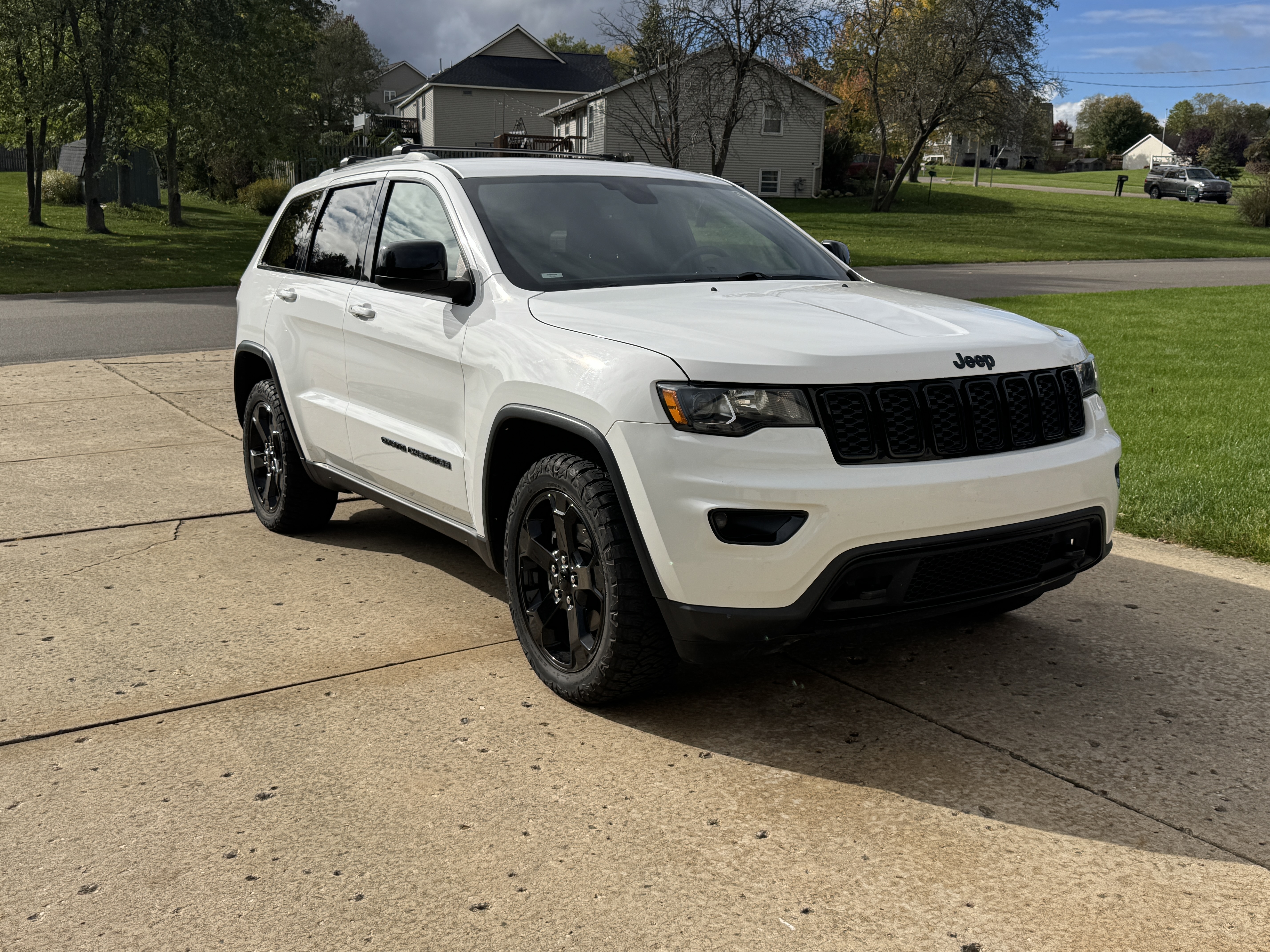 Used 2018 Jeep Grand Cherokee Laredo AWD/4WD image 8