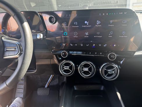 Used 2024 Chevrolet Blazer EV LT image 18