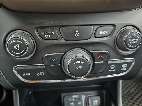 Used 2016 Jeep Cherokee Sport w/ Cold Weather Group image 12