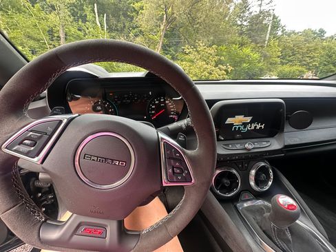 Used 2018 Chevrolet Camaro SS RWD image 12