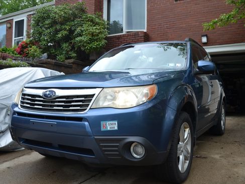 Used 2010 Subaru Forester 2.5X Limited image 1