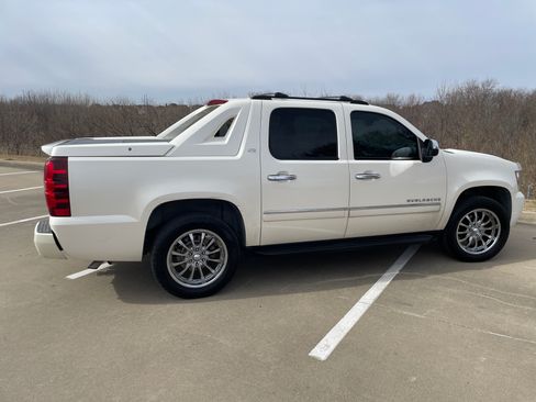Used 2012 Chevrolet Avalanche LTZ image 6