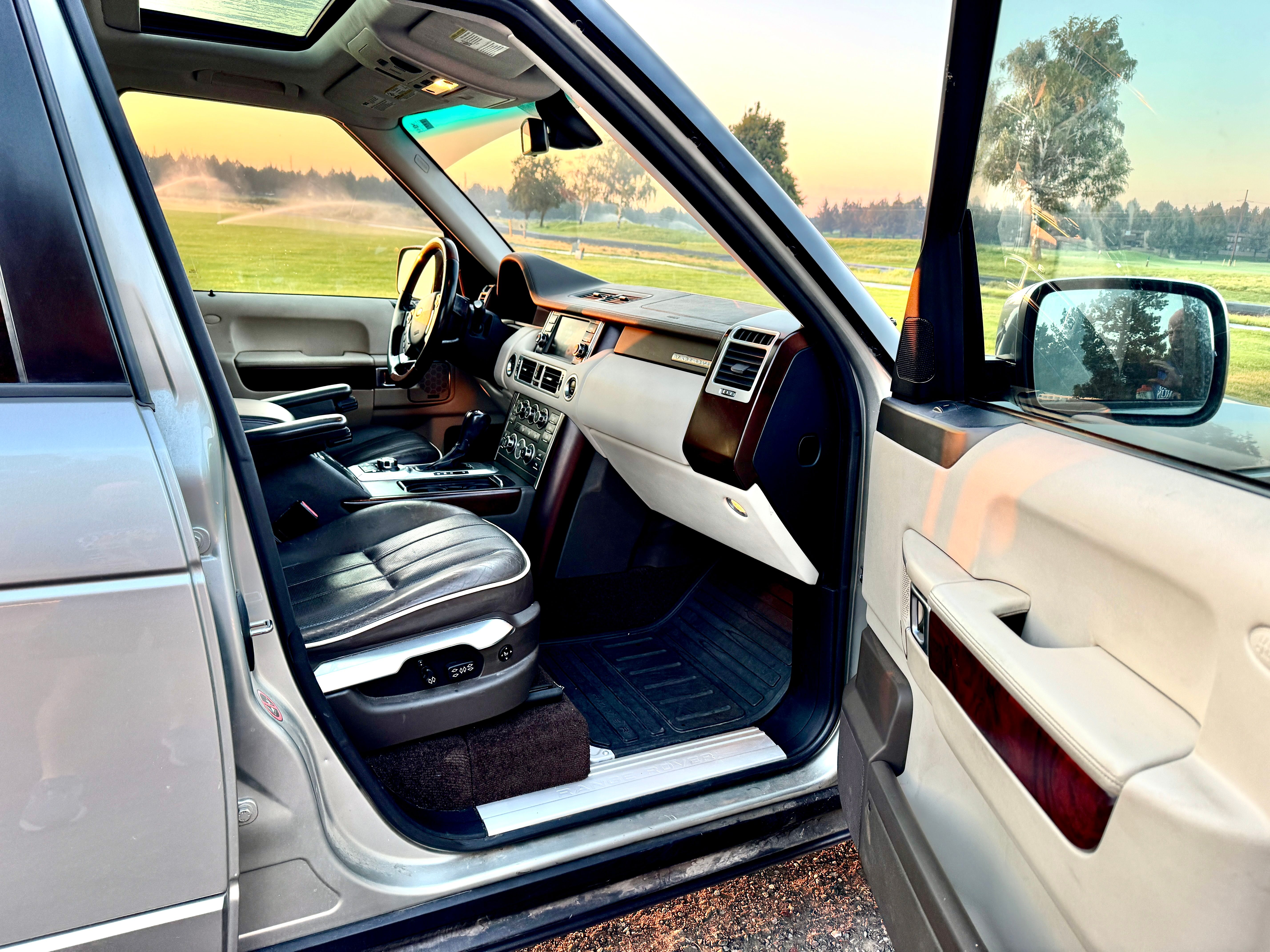 Used 2010 Land Rover Range Rover HSE LUX AWD/4WD image 10
