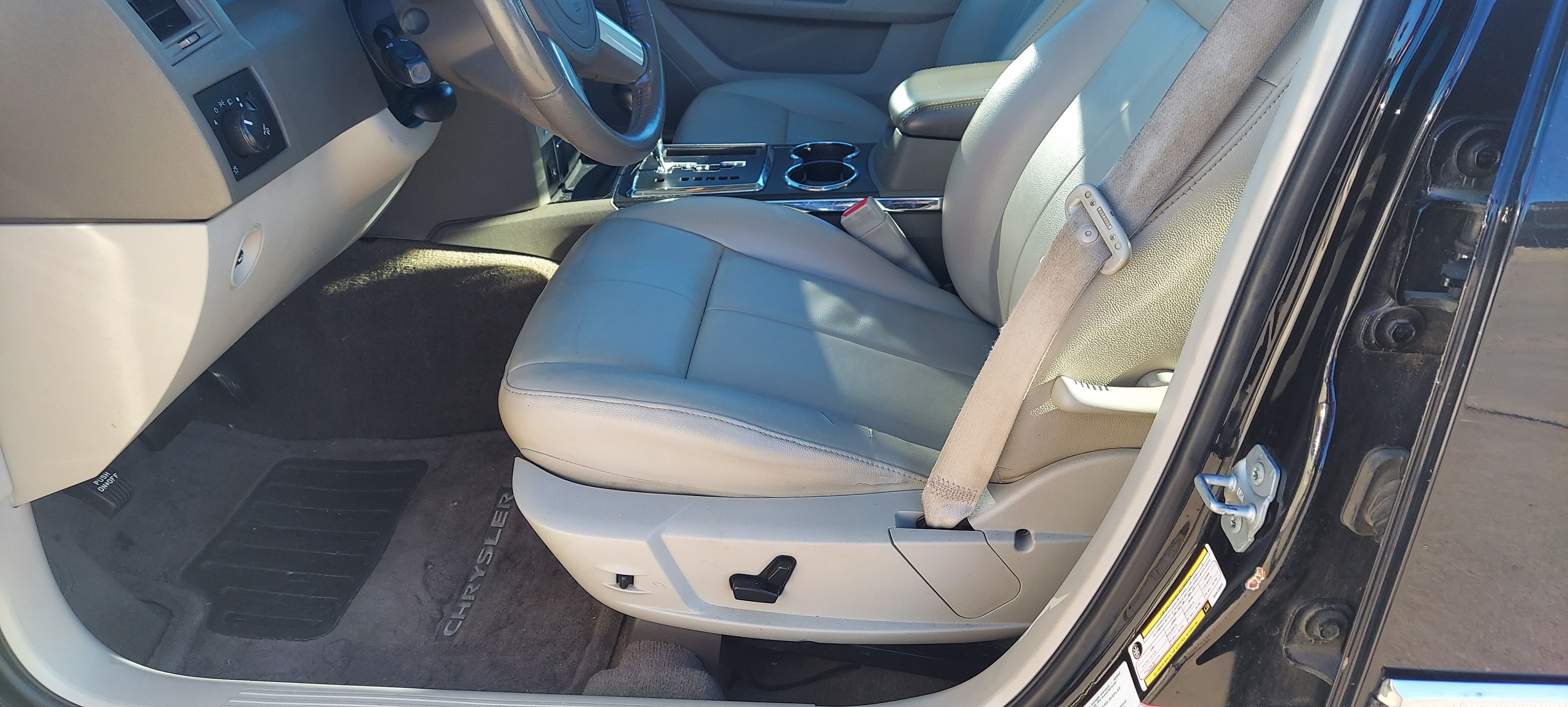 Used 2009 Chrysler 300 Touring RWD image 10