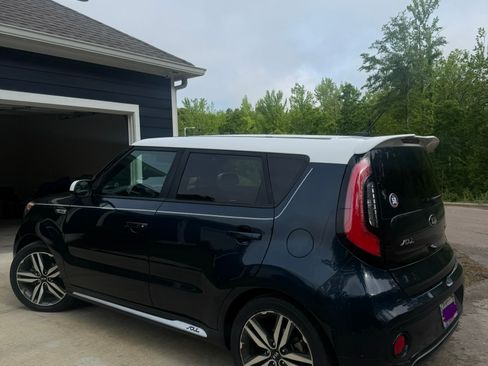 Used 2018 Kia Soul + FWD image 10