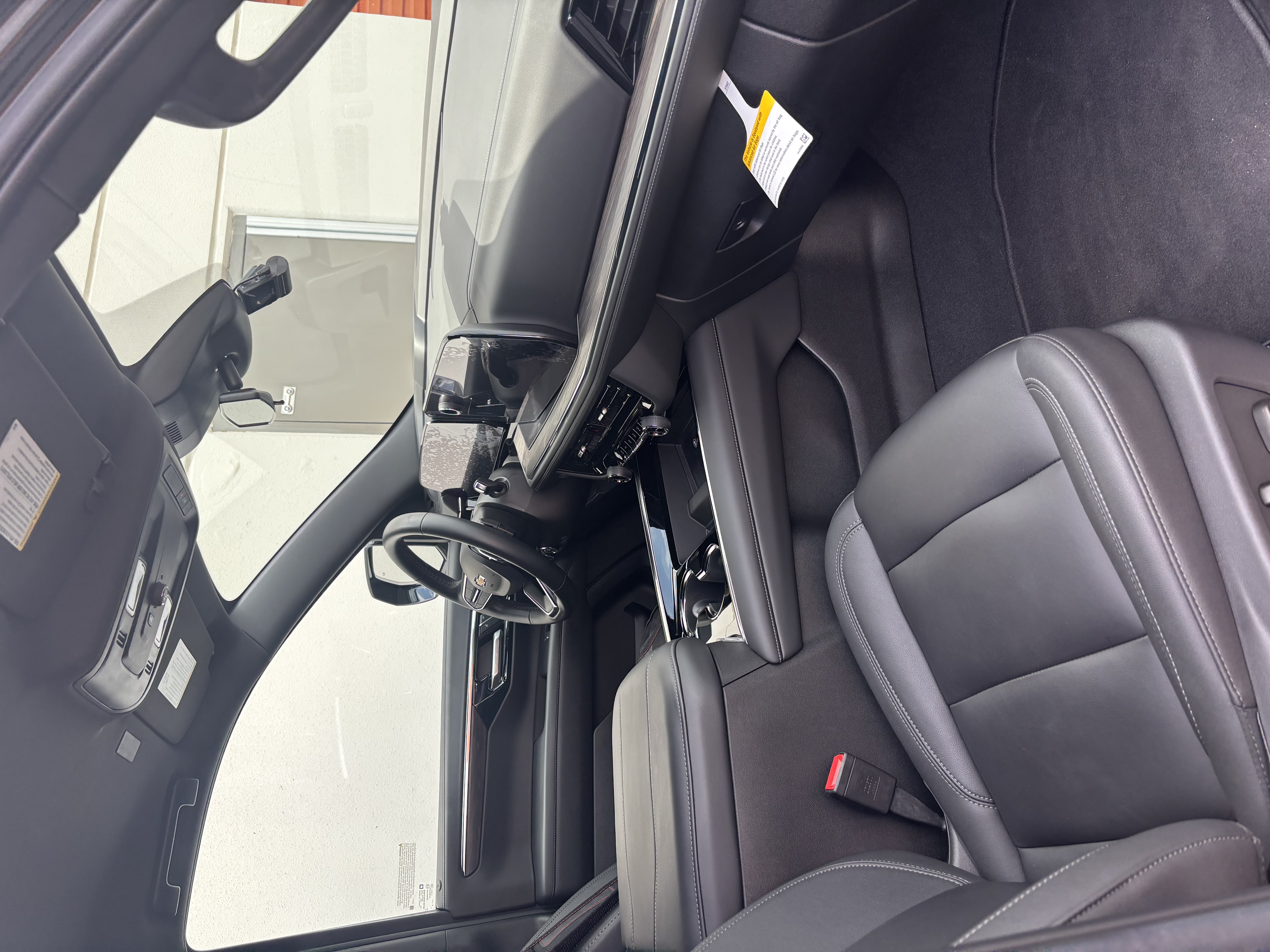 Used 2025 Chevrolet Tahoe LT RWD image 9